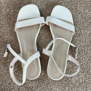 Chocolat Blu Women's Cream Sandals